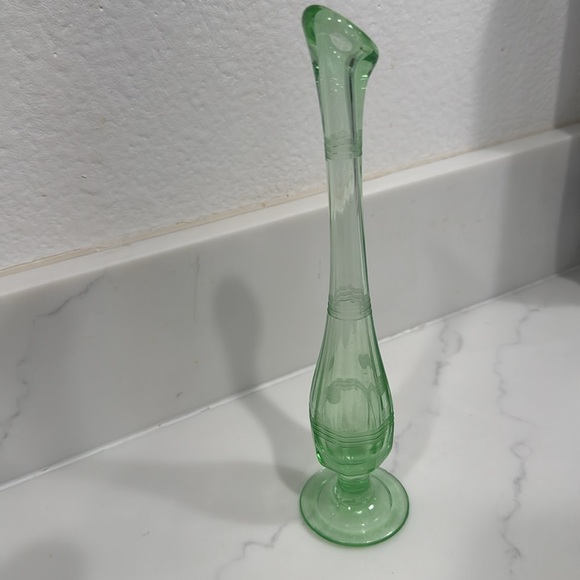 Vintage Wheaton Glass Green Bud Vase – Ribbed Neck & Geometric Base - Picture 4 of 4